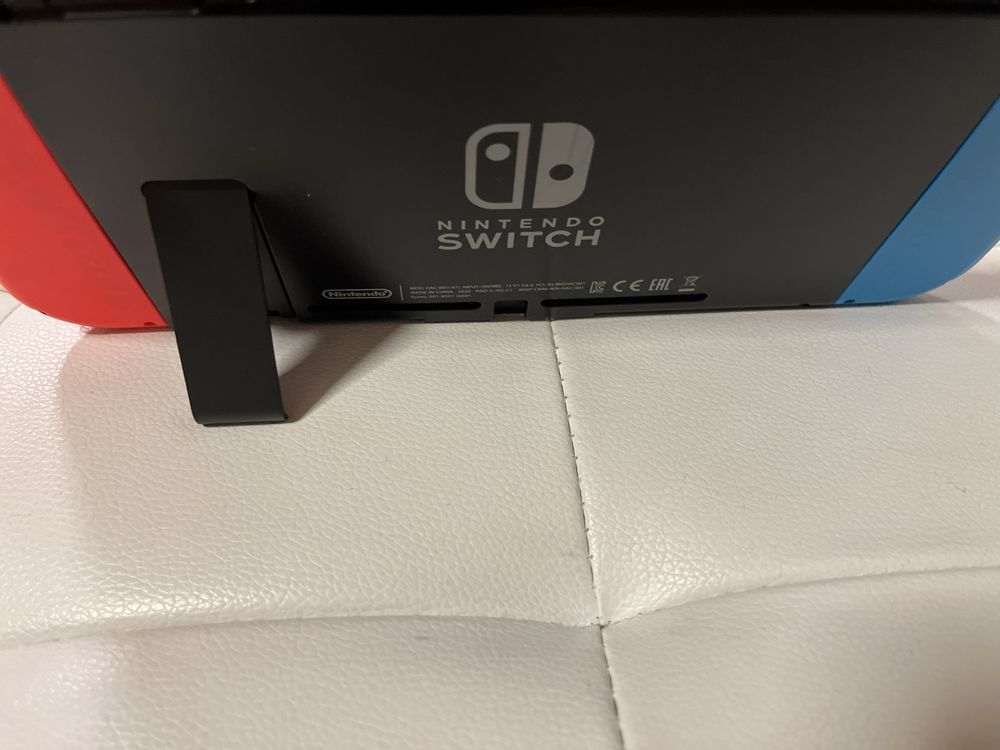 Nintendo Switch Oled +Fortnite много як ценен акаунт със джойстик.