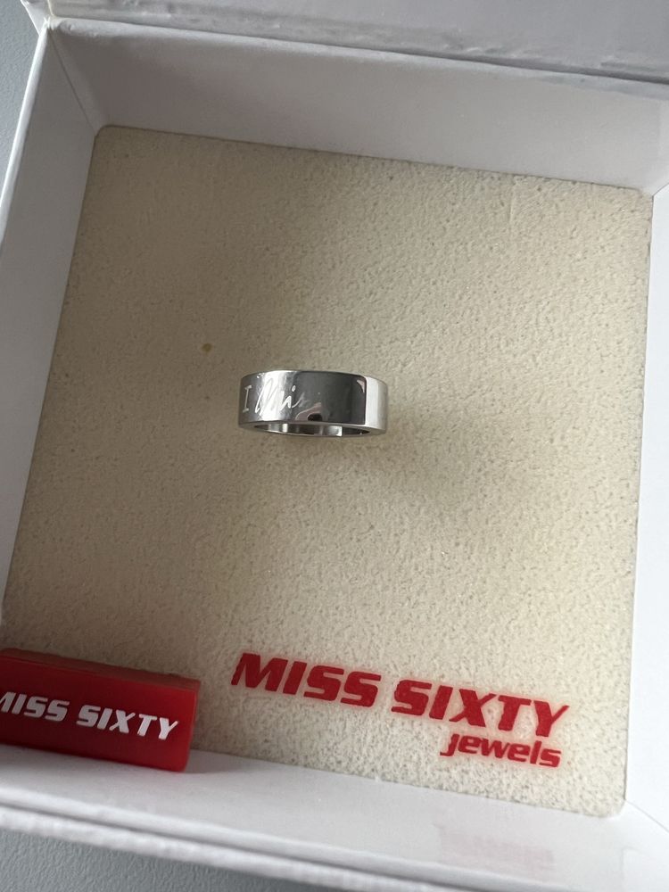 Inel Miss Sixty cu mesaj, din otel inoxidabil, diametru 15-16 mm