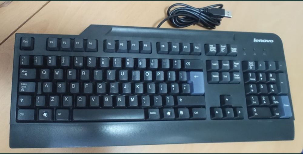 Vand 2 Tastaturi pentru calculator