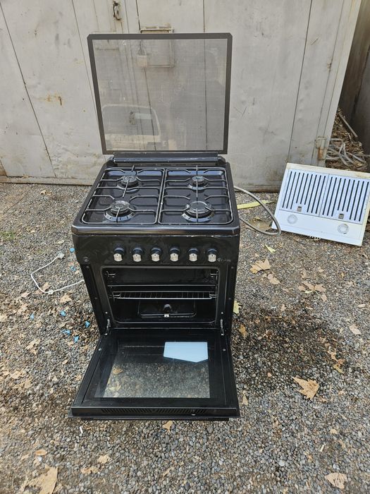 Продаётся газ плиту и вытяжка рабочий