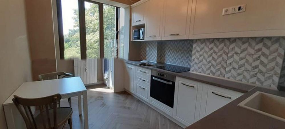 Дава се под наем Тристаен апартамент в София, Докторски паметник - 90 кв.м за 1300 € - Снимка #1