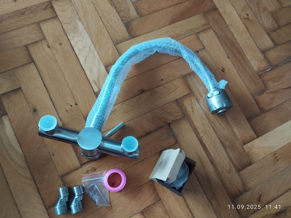 Baterie inox moderna de bucătărie cu țeava flexibila și cu doua tipuri