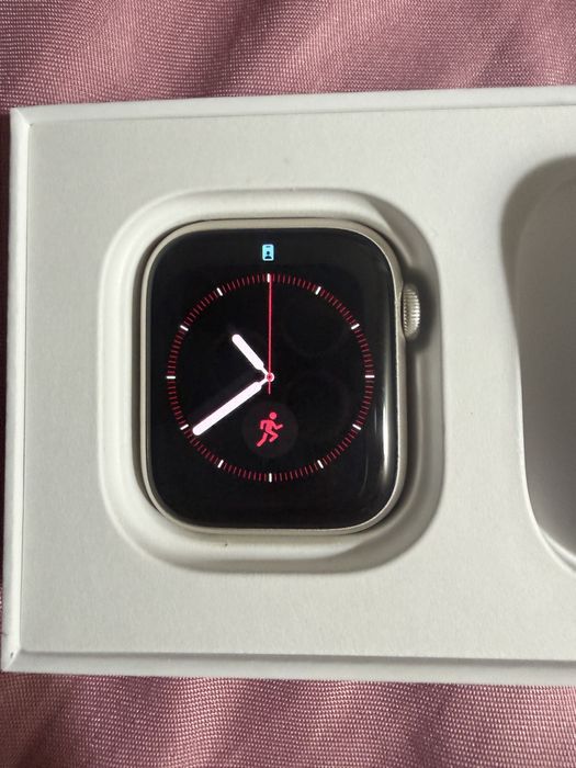 Продава Apple Watch Serie 8;41mmStarlight Alu