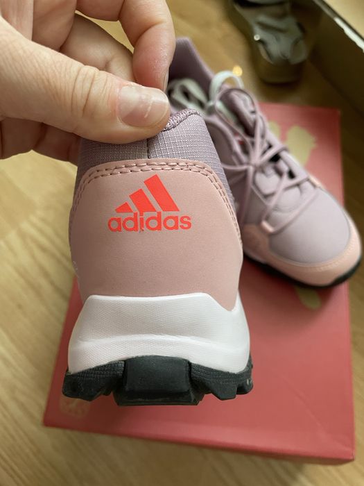 Adidasi in stare buna