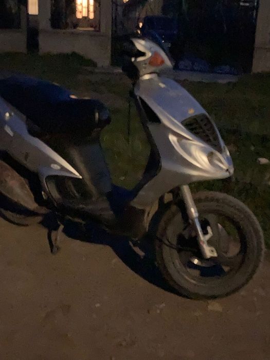 Vând scuter Piaggio NGR mc3