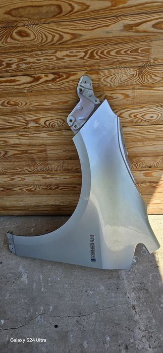 Aripa stanga fata toyota corolla hybrid