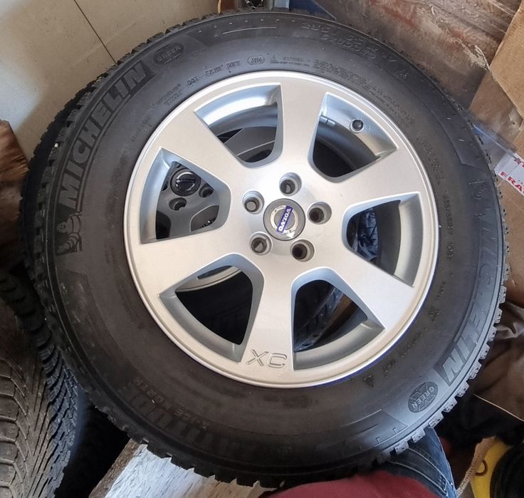 Anvelope iarna Michelin Latitude X-Ice North Studed (țepi) 235 65 17