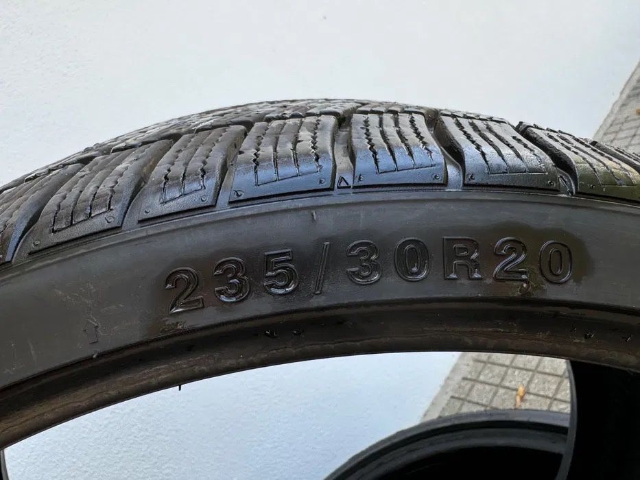 Зимни гуми   235/30/20