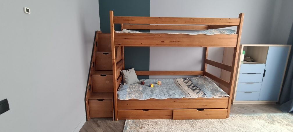 Двухъярусная деревянная кровать с лестницей-комодом + в подарок манеж!