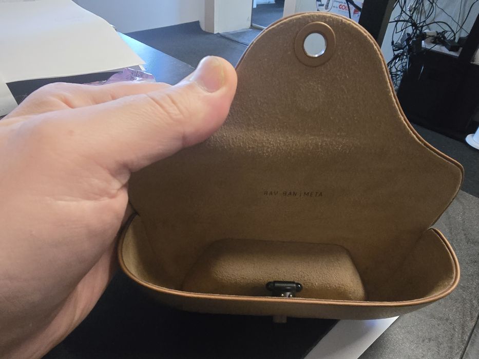 Toc carcasa incarcator ray-ban meta gen2