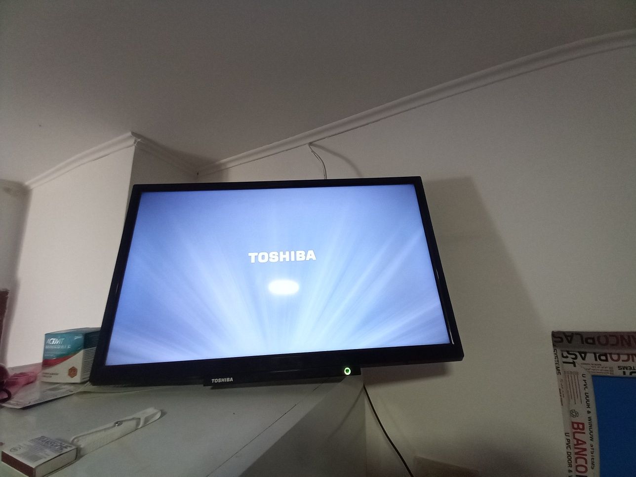 Vând TV TOȘHIBA 70×40