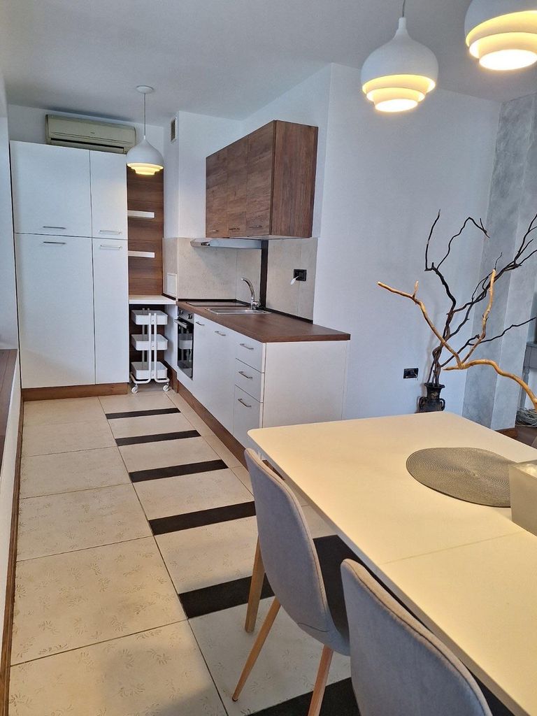 Дава се под наем Тристаен апартамент в София, Лозенец - 111 кв.м за 1000 € - Снимка #5
