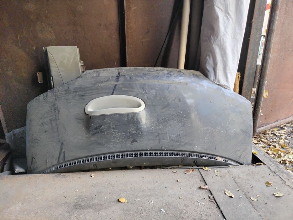 Продам капот Делика