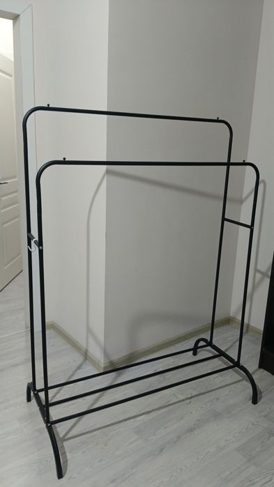 Продаю вешалку для одежды