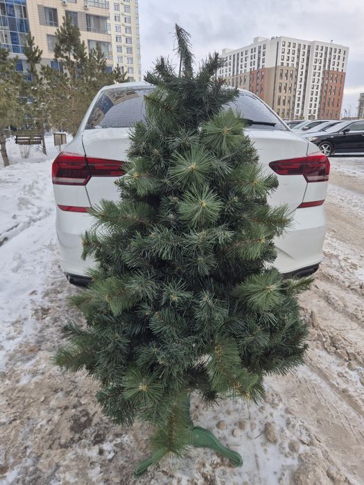 Продам ёлку. Состояние хорошее есть ножки.