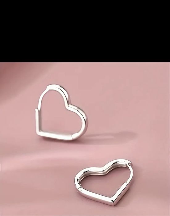 Cercei din argint în formă de inimă