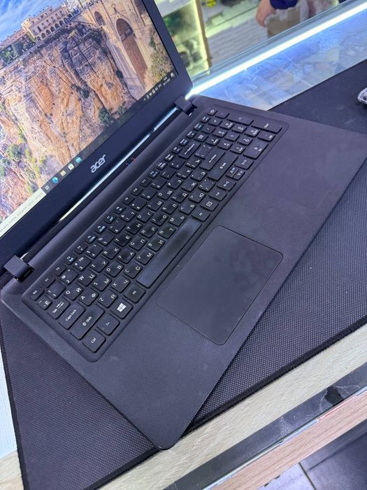 Notebook sotiladi Acer ES1 4 yadrlik