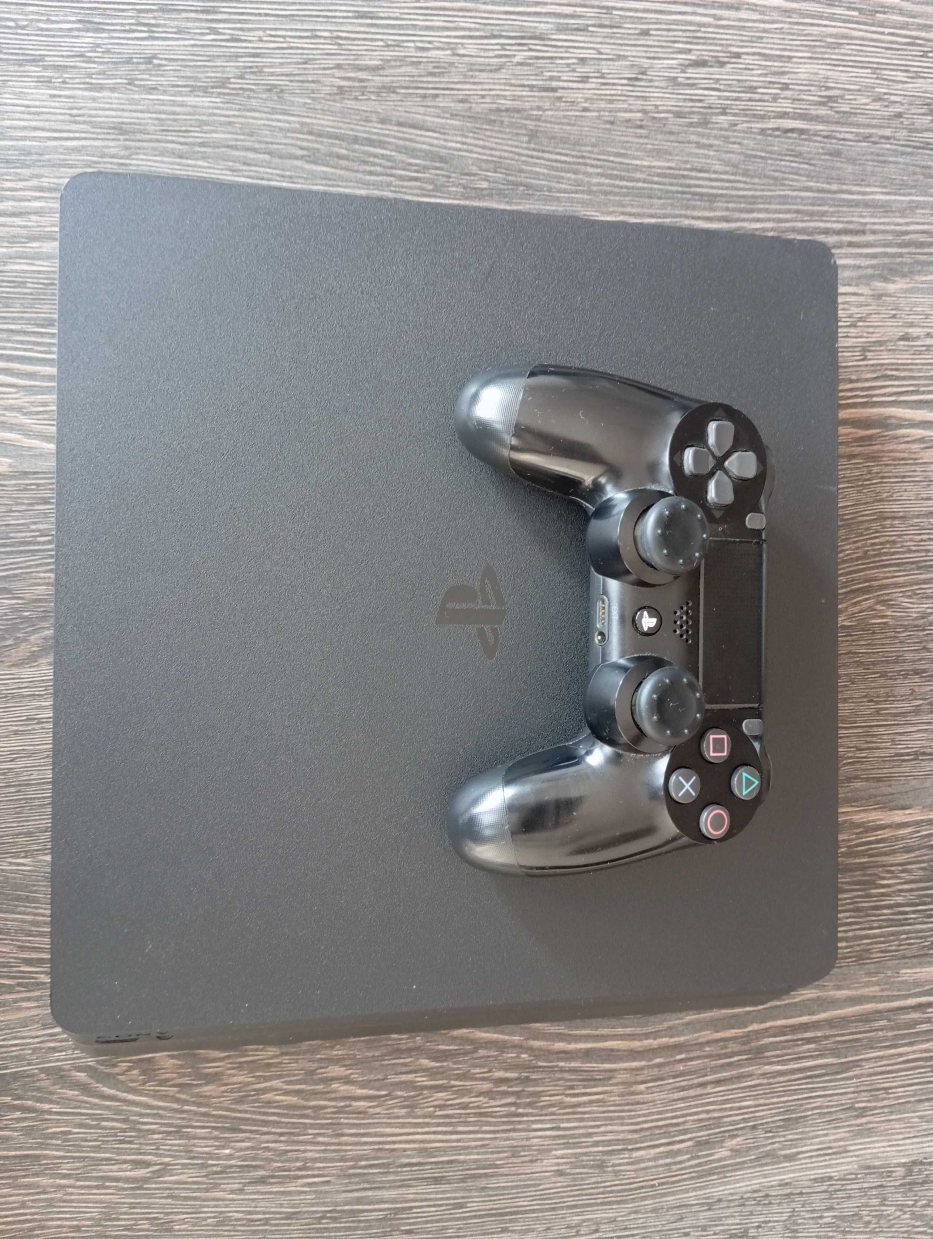 PlayStation 4 Slim черен цвят