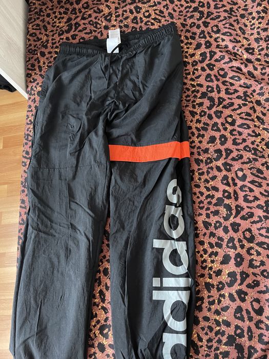 Pantaloni adidas nylon marimea L