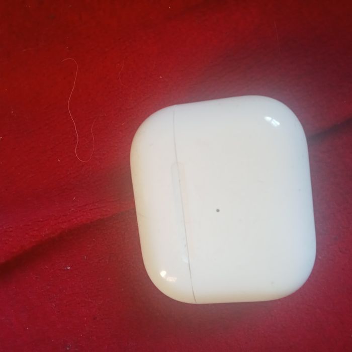 Продам наушник airpods