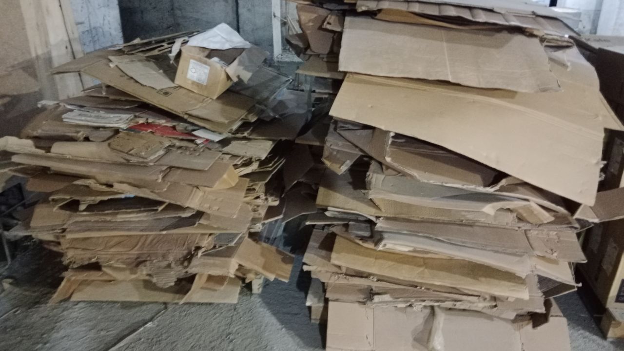 Qog'oz karton maklatura oq qog'oz salafan paket