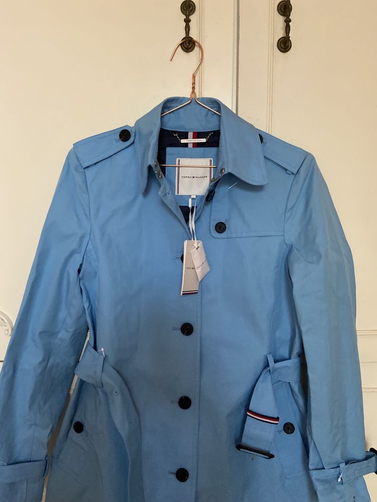 Нов, с етикети, син шлифер тренч Tommy Hilfiger, S