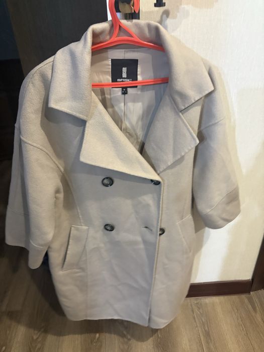 Одежда женская  продам -пальто,пуховики,плащи,платья