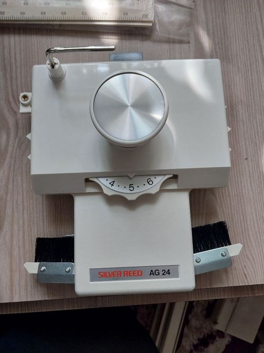 Продам вязальную машина SILVER REED SK280/SRP60N