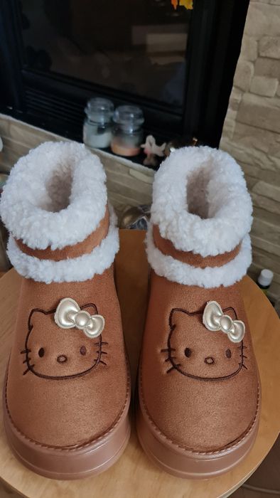 Ghete blană tip Ugg Hello Kitty /noi nr. 37 l