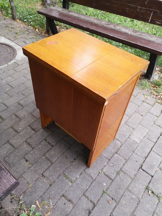 Mașină de cusut cu pedală Veronica funcțională vintage