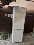 Продам Холодильник Indesit.