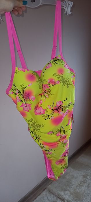 Нов страхотен цял бански