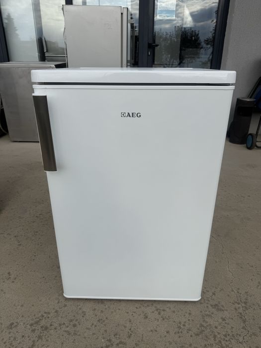 Малък хладилник AEG