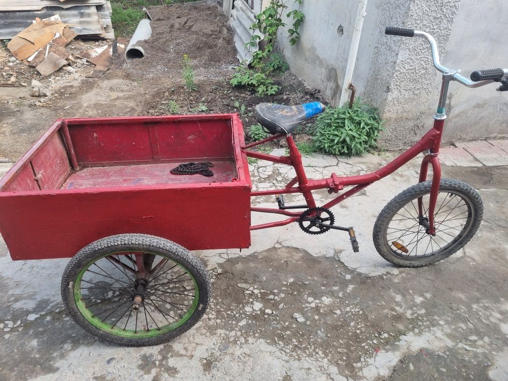 3 oyoqli velik,holati zo'r,bagaji katta va chuqur,balonlari yaxshi