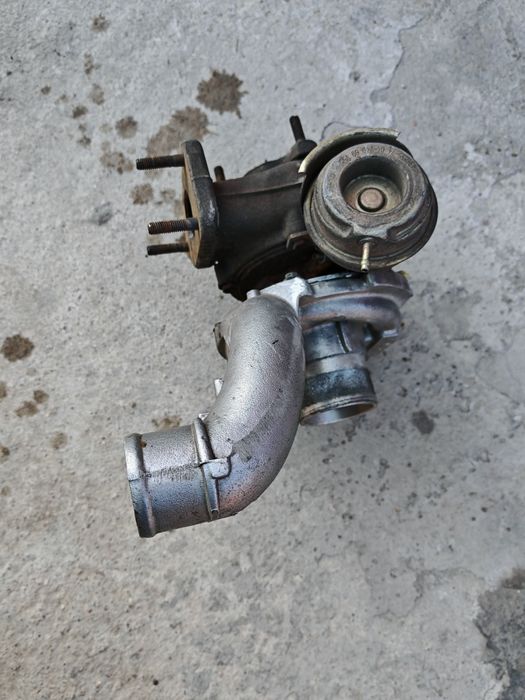 Vând turbo Opel vivaro 2.5