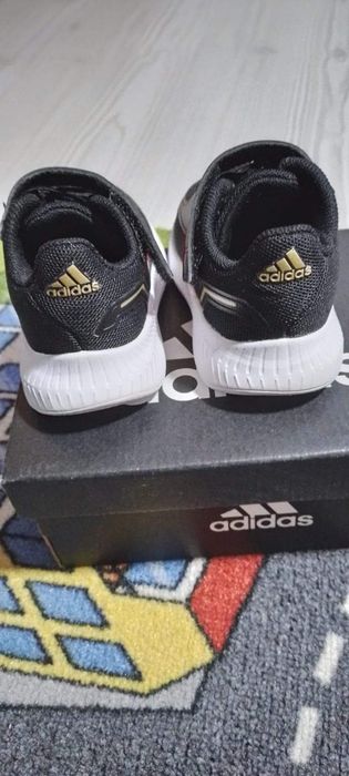Adidași originali adidas noi.