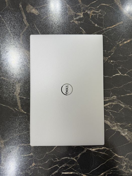 Dell XPS 9300 Premium ultrabook. Core i5-10th/ 8GB/ 256GB SSD