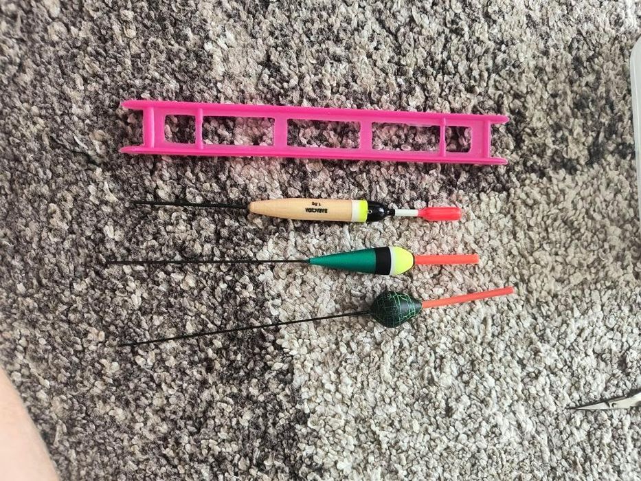 Vând chestii de pescuit