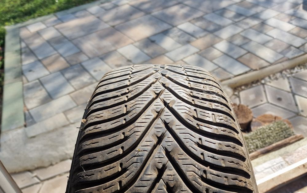 Jante tabla cu cauciucuri de iarna R15