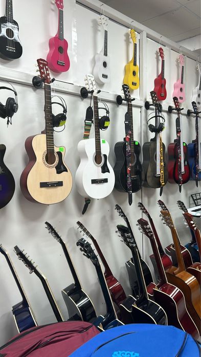 Новые гитары, чехлы ,ремни .