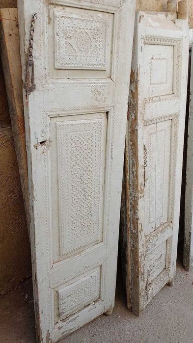 Старинные двери, qadimiy eshiklar.