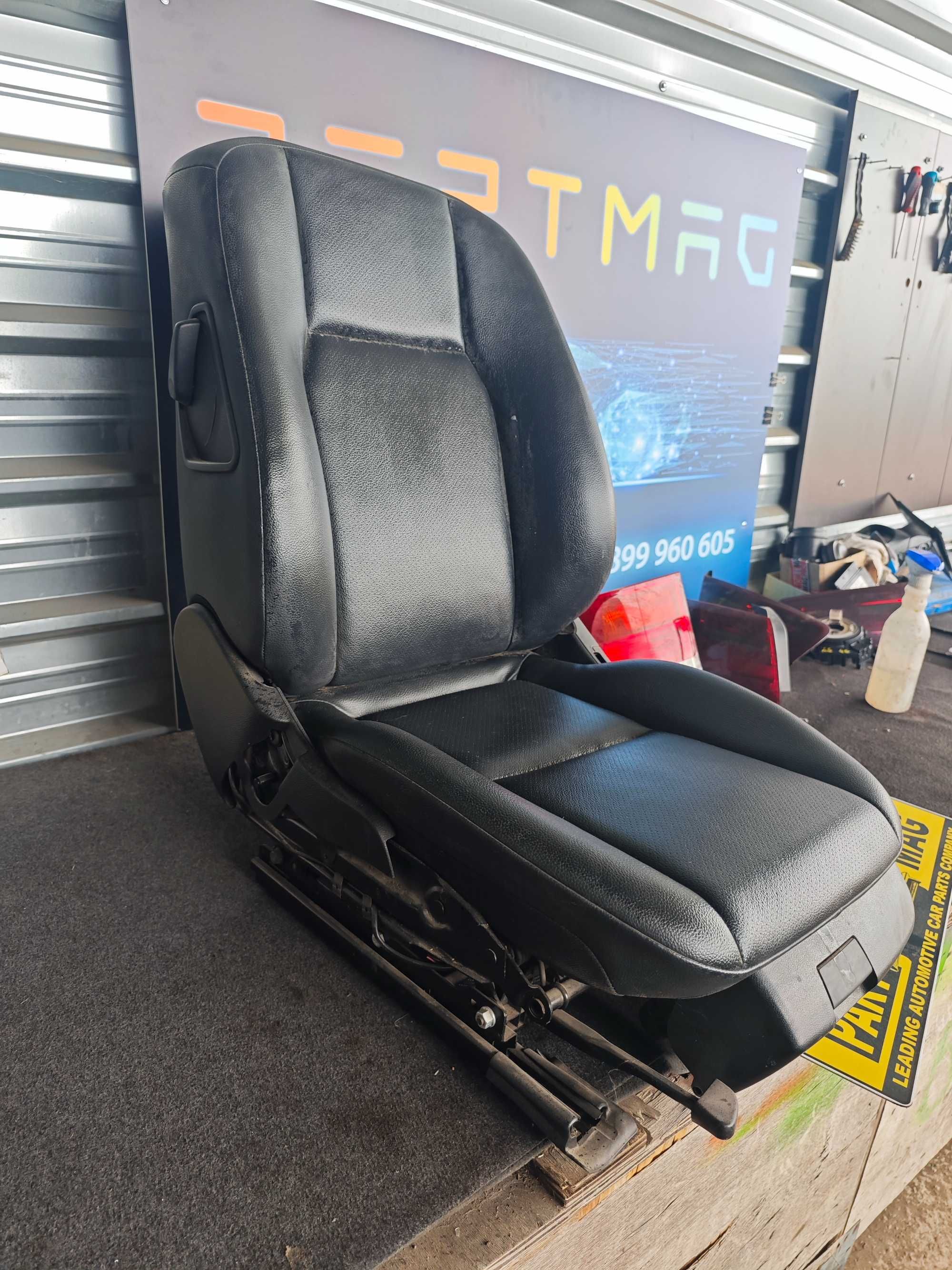 Много запазена шофьорска лява седалка Mercedes W204 C class