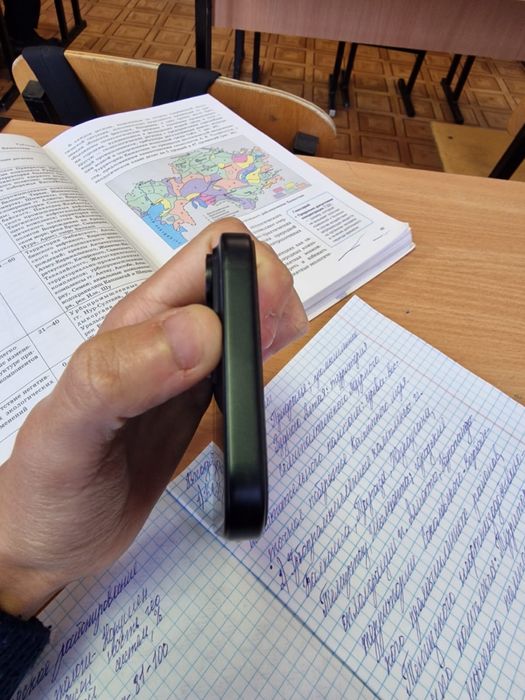 Айфон 15 почти новый