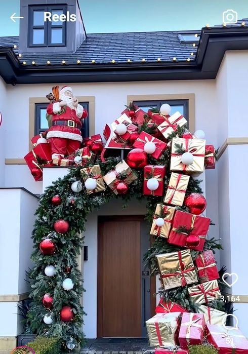 Оформлением входных групп Фасадов на Новый год !