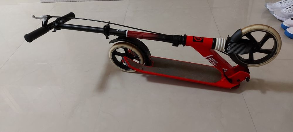 Trotineta rosie MID9 Oxelo (9-14 ani). Stare: utilizat.