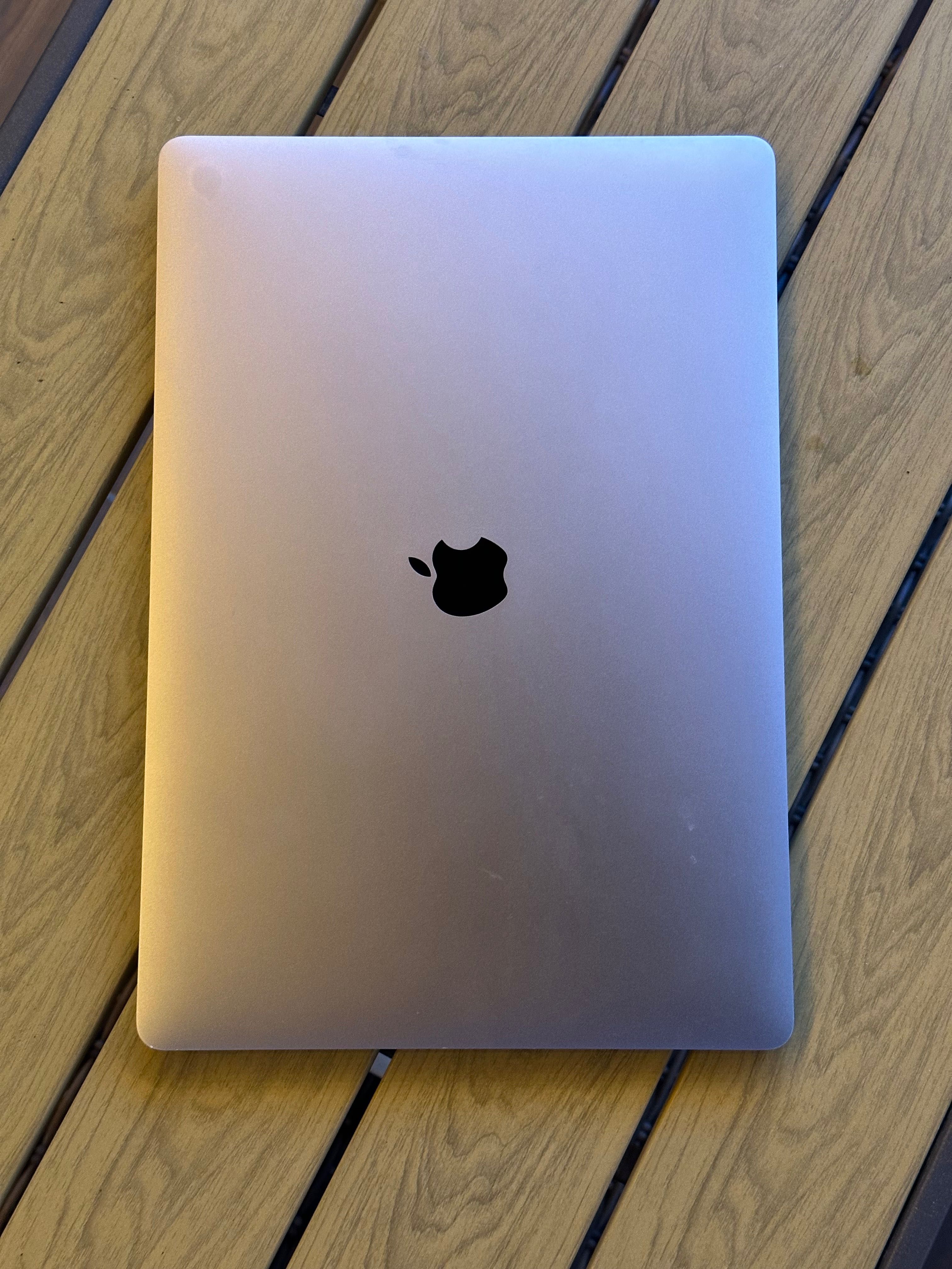 MacbookPro 2019, 16", intel i9,16 Gb Ram,1Tb SSD video dedicat,tast RO