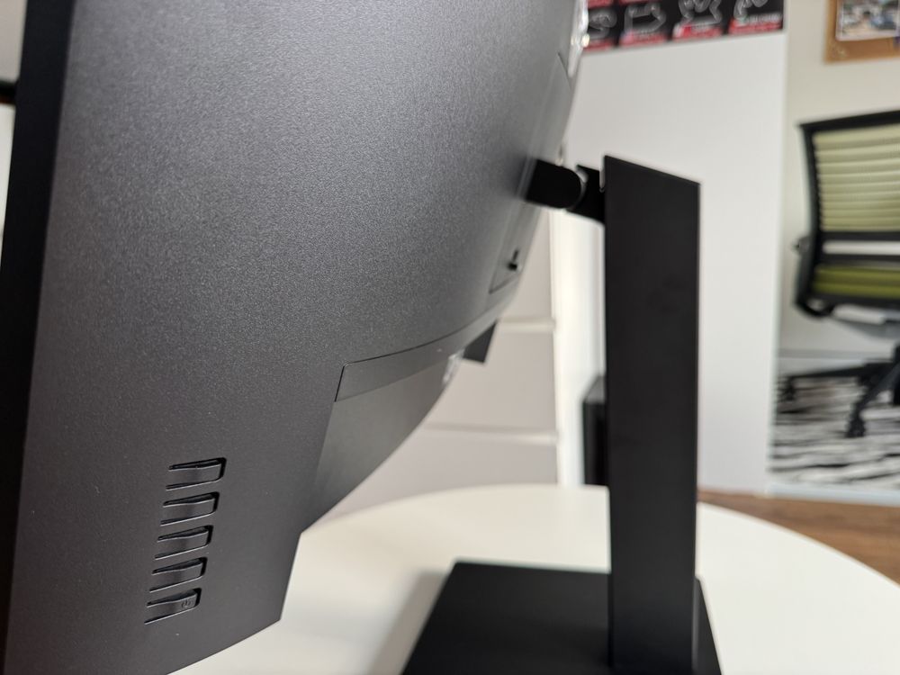 Гейминг монитор HP 27", 165Hz, 1ms, VA, Full HD, FreeSync – с гаранция