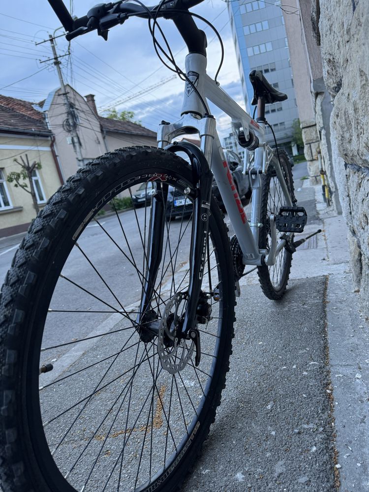 Bicicleta McKenzie Hill 1200 MTB full suspension 28”