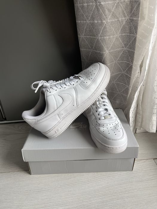 •  Nike Air Force 1  • white •