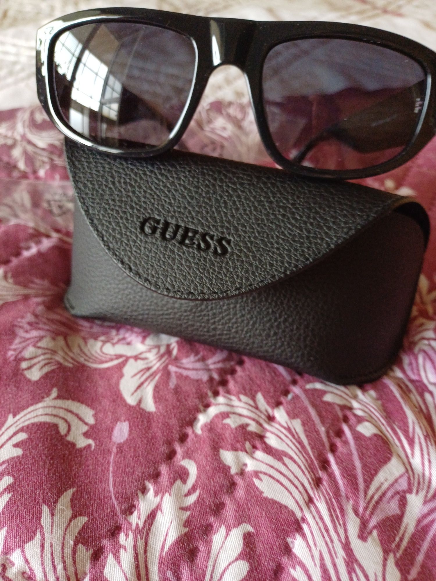 Очила на GUESS  черни